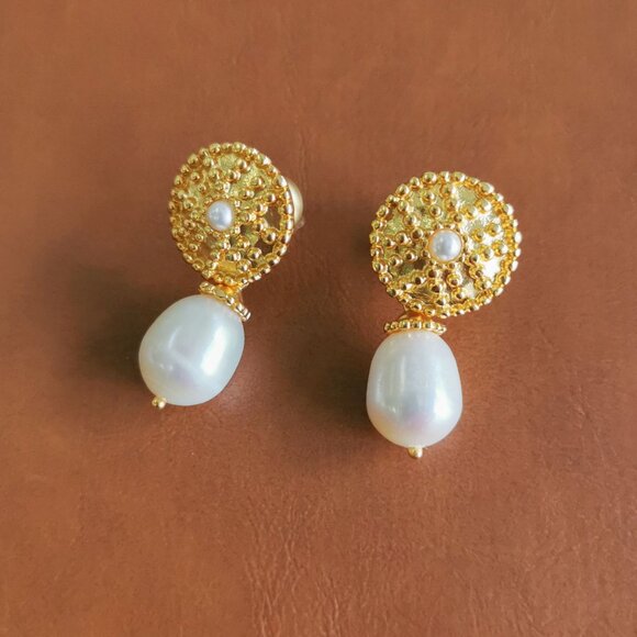 Julie Vos Marbella Gold Pearl Earrings Jewelry - Picture 3 of 5